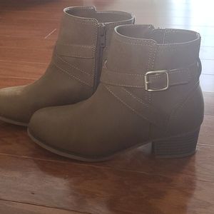 Girls size 3 ankle boots